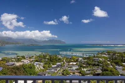 Image de Luxurious, Private Hilltop Retreat with Postcard View -- minutes to Kailua Beach