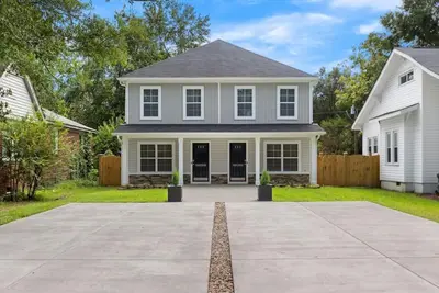 Image de *New* WeCo Duplex | 8 Br, 75\" TVs | Sleeps 16