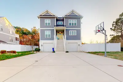 Image de The Sanctuary home near the beach with private pool, pond views, grill, porch