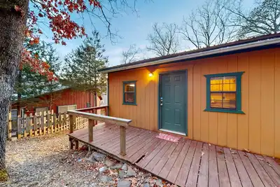 Image de Beautiful cabin in quiet location with lake views, firepit, grill, washer/dryer