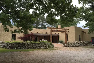Image de Home with a hot tub, fireplace, firepit, & washer/dryer