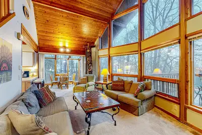 Image de Dog-friendly duplex with fireplace, central Ac & loft - on golf course