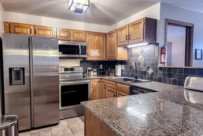 Image de Inviting mountain-view condo with balcony & washer\/dryer, near skiing