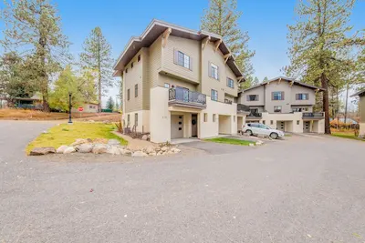 Image de Downtown townhouse with fireplace - walk to Payette Lake & restaurants
