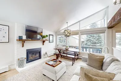 Image de Cozy Condo walk to Lionshead, On Bus Route with Vail Village locker