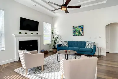 Image de Holiday Ready Beautiful & Cozy - Heated Pool Home!