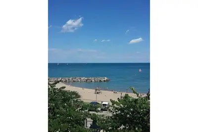 Image de Lake Forest Luxury 4 Bedroom with Beach nearby