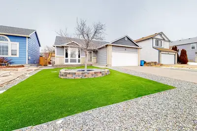 Image de Dog-friendly home with sunset/mountain view & fireplace - near Usafa/Fort Carson