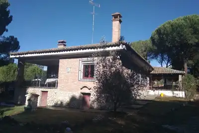 Image de Detached house 8 km from Valladolid. Tranquility, surrounded by pine trees.