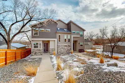 Image de Upscale duplex with deck, fireplace, W\/D & Ac - near Garden of the Gods