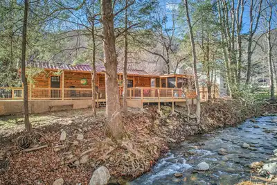 Image de Creekside Cottage w\/ hot tub, fire pit, fishing