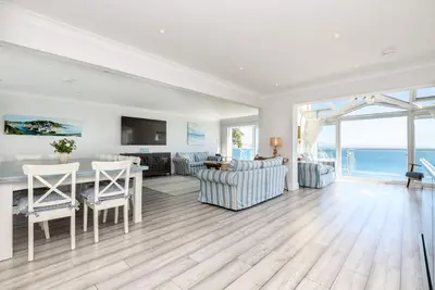 Image de Stunning house sleeping 14 overlooking Looe Bay