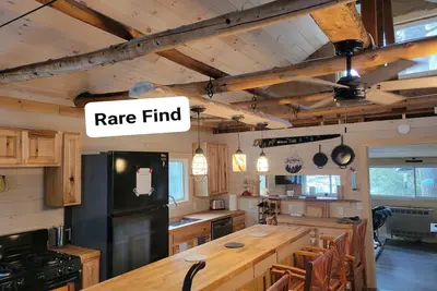 Image de Waterfront \"Rivah Lodge\", \nPRIVATE, Quiet, \"Off Grid\". \nNice drive to Bar Harbor.