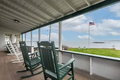 Image de Stunning Views with Walks to the Beach and a short walk to pay and play tennis