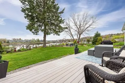 Image de Lovely Home On the Water within Walking Distance Of Town