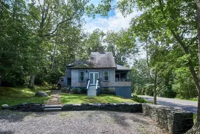 Image de Recently Renovated Home Minutes from Ocean Point