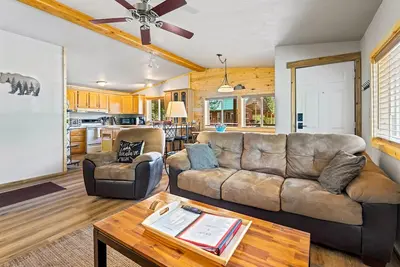 Image de Stanley Stays - The Ponderosa Pine Cabin