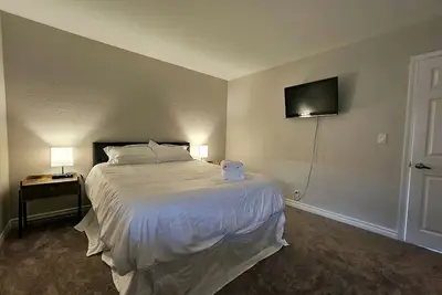 Superhost 5 Star Service with 2 Bedrooms