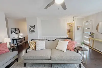 Image de Safe 3bd/2ba Home! Walk to Sg Park! Pet Friendly