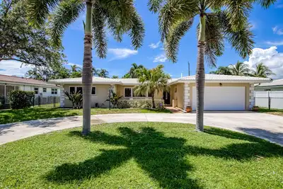 Image de Bright, one-level home, Florida room, Sony 85” 4k Tv, W/D & Ac - near the beach