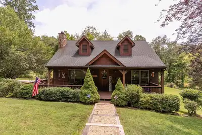 Image de Country Life - hot tub, wood burning fireplace, pet friendly