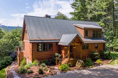Image de Papa's View - Pet Friendly Luxury Log Cabin in Valle Crucis with Views and Hot Tub!