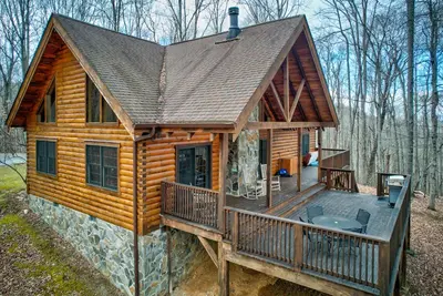 Image de The Retreat - Beautiful 3 bedroom home with hot tub, mountain views, Fire pit, and gas grill