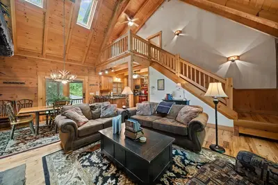 Image de Log Heaven - Romantic Luxury Log Cabin near Banner Elk With Hot Tub, Pool Table, & Fishable River!