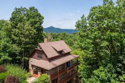 Image de Deer Moments - 3 bedroom home with hot tub, stunning year round views, and grill