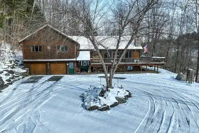 Image de Large home surrounded by trees with wraparound deck & fireplace - near slopes