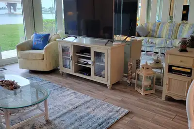 Image de Modern, Renovated Waterfront Condo on Beautiful Boca Ciega Bay!
