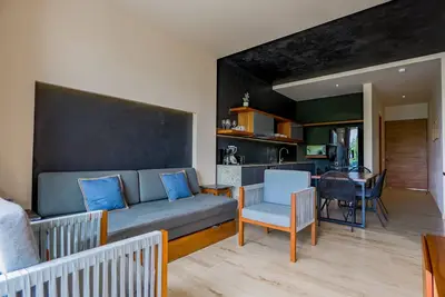 Image de Modern apartment with rooftop pool, pool spa, lounge deck, & balcony