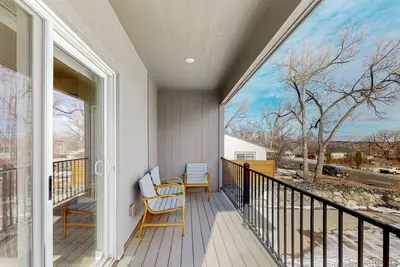 Image de Duplex home with deck & gas fireplace in a prime location near Old Colorado City