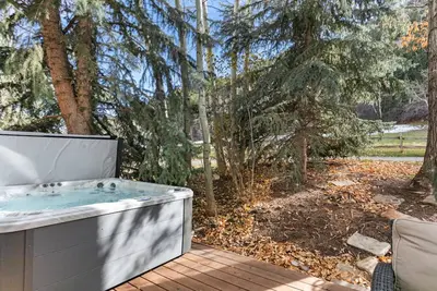 Image de Labor Day with Your Dog! Let Us Be Your Vacation Home, for Your Whole Family, with 4br, Hot Tub