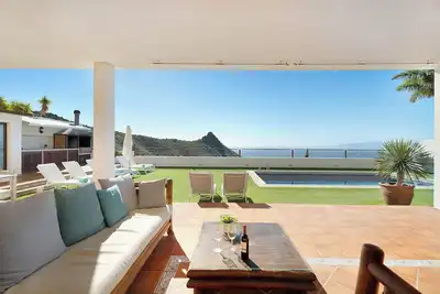 Image de Maison de vacances \"Villa de Iujo Casa Grande\" avec vue sur la mer, piscine privée & Wi-Fi