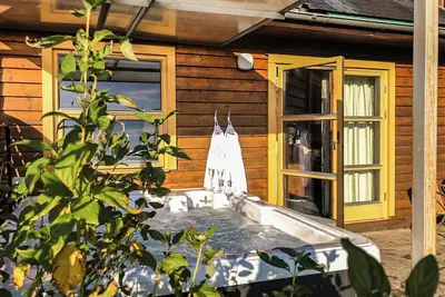 Image de Stunning two bedroom semi-detached lodge with outstanding views over Loch Lomond.