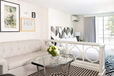 Image de Experience Peaceful and Dazzling Sunset in Modern Suite! 3 Units, Rooftop Pool!