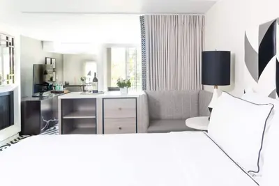 Image de Three Luxurious Suites Close to Madame Tussauds Hollywood! Heated Pool, Balcony!