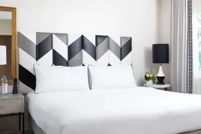 Image de Experience a Luxurious Stay with Rooftop Heated Pool! Four Units, Pet-friendly!