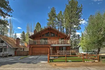 Image de Log Cabin Lodge by Destination Big Bear: Log Cabin! Walking distance to Snow Summit! Minutes from The Village! Game Tables!