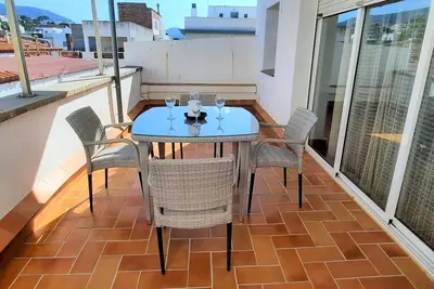 Charmant Appartement avec Terrasse au Port de Llançà – Idéal pour Couples