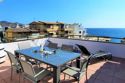 Attique en Front de Mer à Llançà - Terrasse, 2 Chambres, Animaux Acceptés