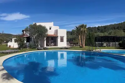 Authentic & spacious Villa with amazing pool