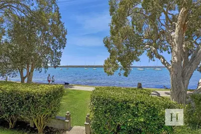 Image de Waterside Cottage - 5 Bedroom Waterfront