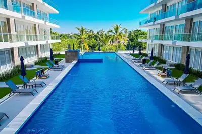 Coastal Escape 2br/2ba Condo with Pool-Steps to Beach!