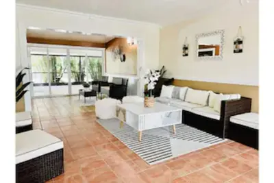 “Discover Your Miami Dream Home: Beautiful Ranch-Style Design”