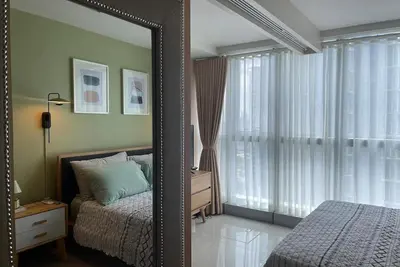 Image de 1-Br Condo Near Uptown Mall