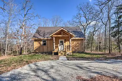 Image de El Dorado Springs Cabin: Near Trails & Parks!