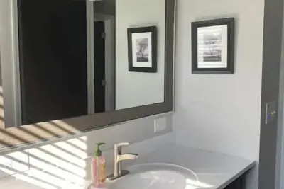 Image de Newly remodeled 3 bedroom 12 min from Lambeau.