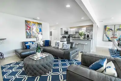 Image de Waterfront Penthouse| Dock| Fishing| Walk to Beach